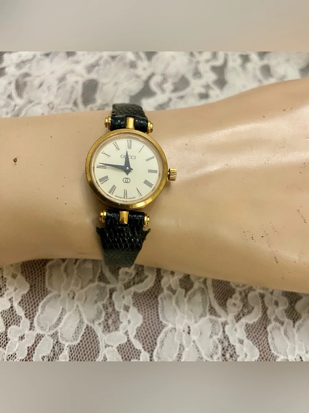 Gucci, Swiss Made, Quartz Gold Tone Ladies Watch with Burgundy Glass Backing